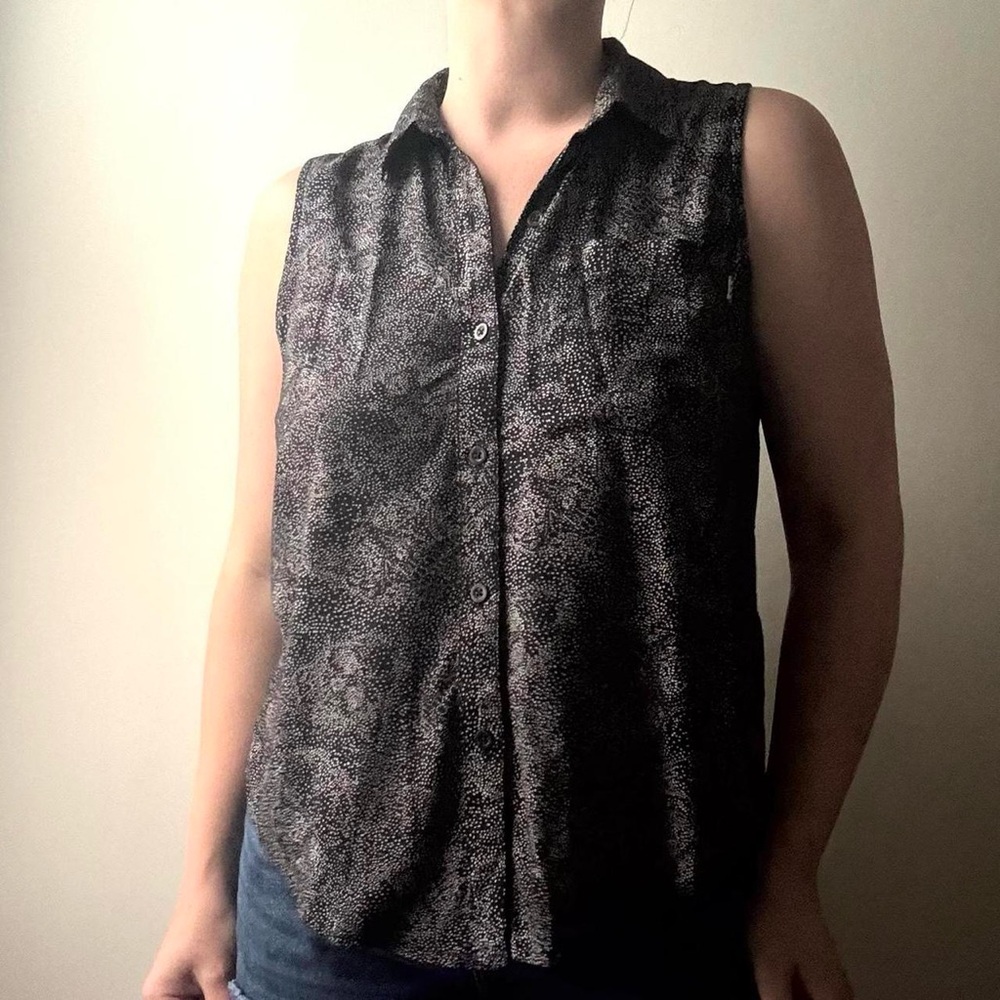 Black and white Vans sleeveless button-up slit black printed shirt